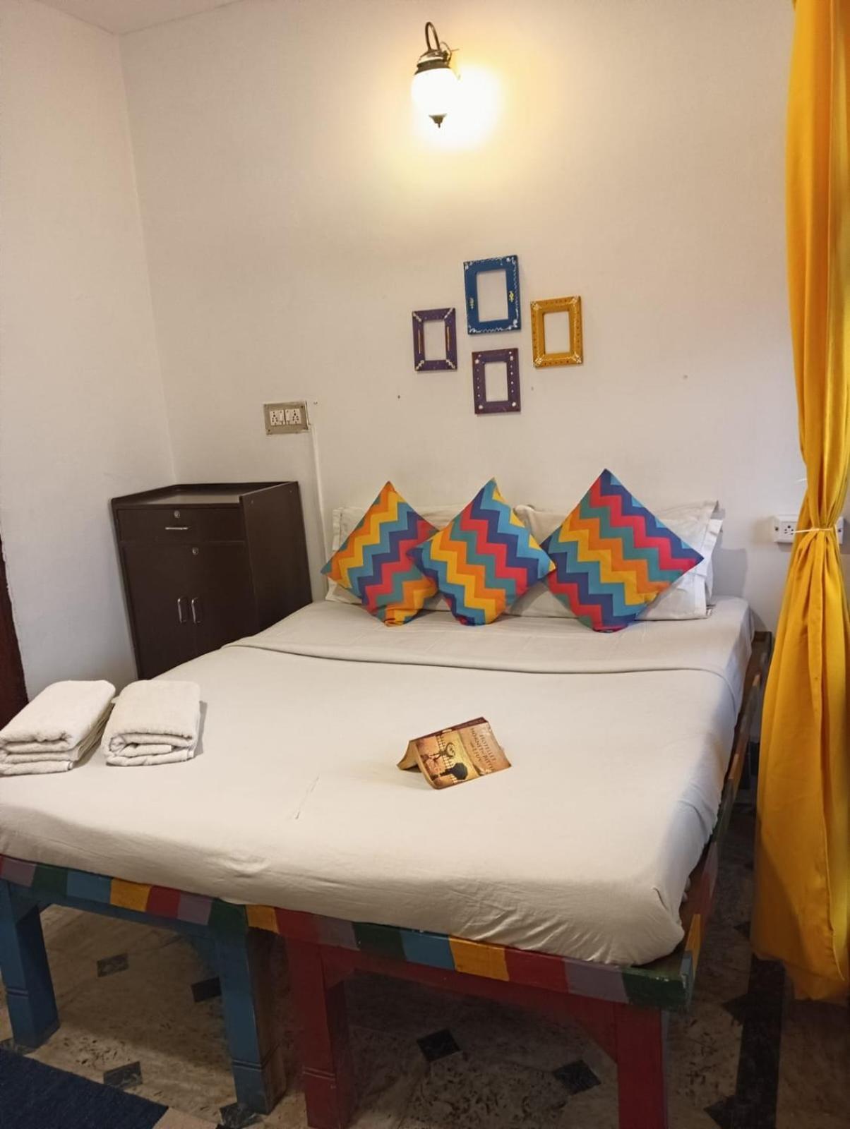 Gostops Lite Varanasi Exterior foto
